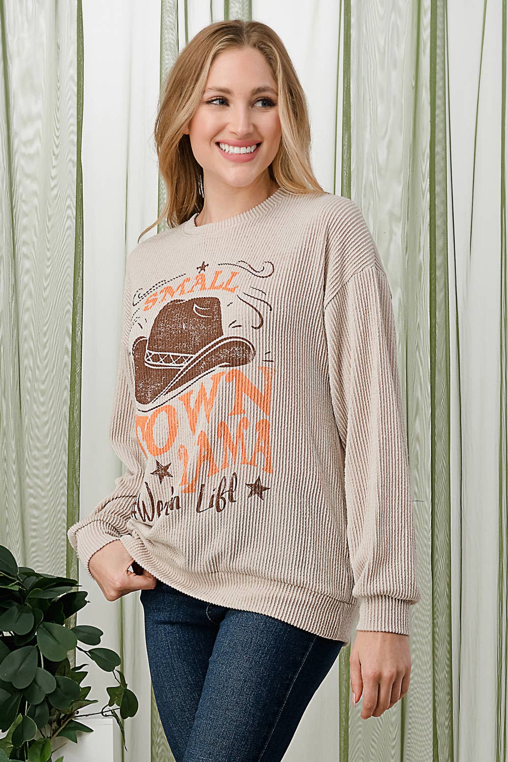 RIBBED SMALL TOWN MAMA GRAPHIC SWEATSHIRT: Small / OATMEAL