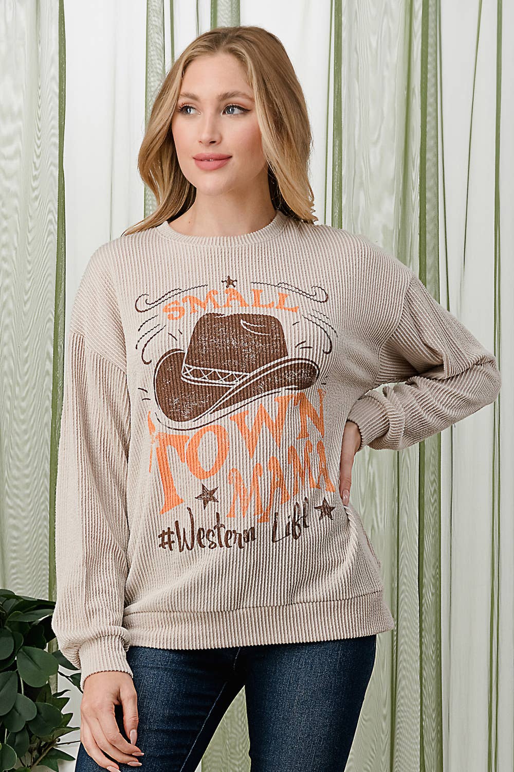 RIBBED SMALL TOWN MAMA GRAPHIC SWEATSHIRT: Small / OATMEAL